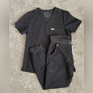 FIGS scrub set - Black, size small